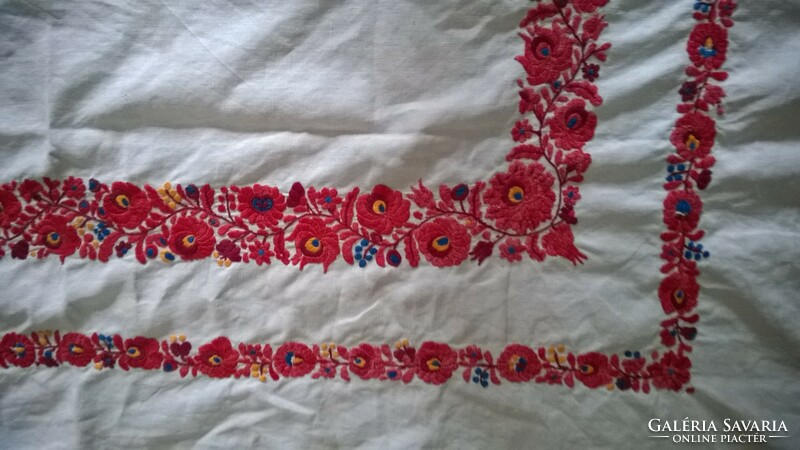 Matyó pattern runner with red-blue color, 124x65 cm