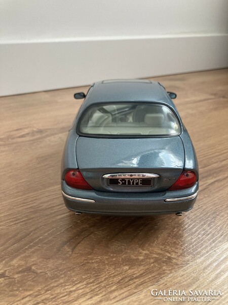 Jaguar S type (1999) Maisto 1:18 modellautó