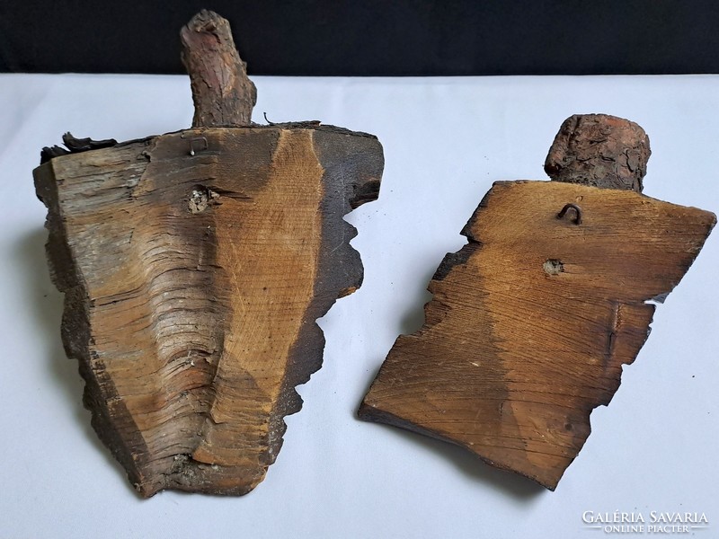 2 db antik, kézzel egy tömbből faragott falra akasztható fa emberi fej, relief