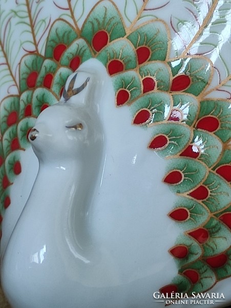 Apró kézzel festett porcelán páva szecessziós madár G. "Maxi" fotóművész hagyatékából
