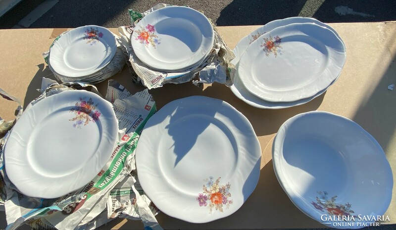 Crown-marked Polish porcelain tableware 25 pcs
