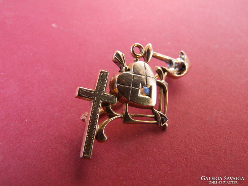 Antique gold colored brooch (808783)