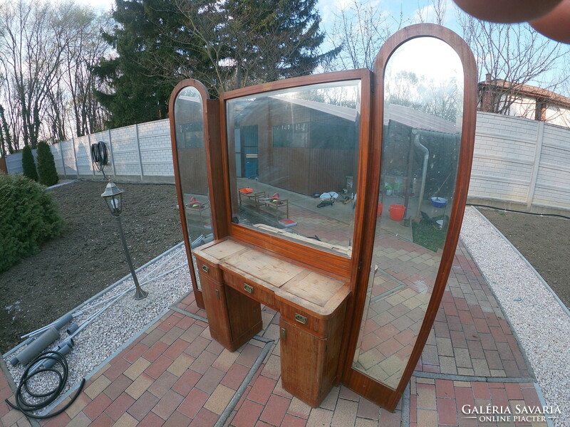 Dressing table