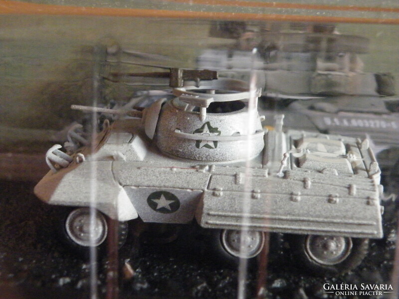 Amercom tank páncélozott harckocsi modell( 1:72) : M8 - 1945
