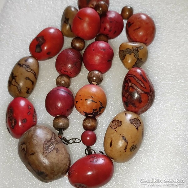 Special fruit seed effect necklace 55cm