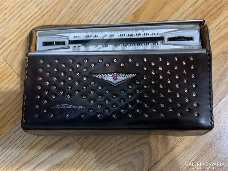 Retro sharp transistor? A radio with an old BAV label was HUF 750 that year