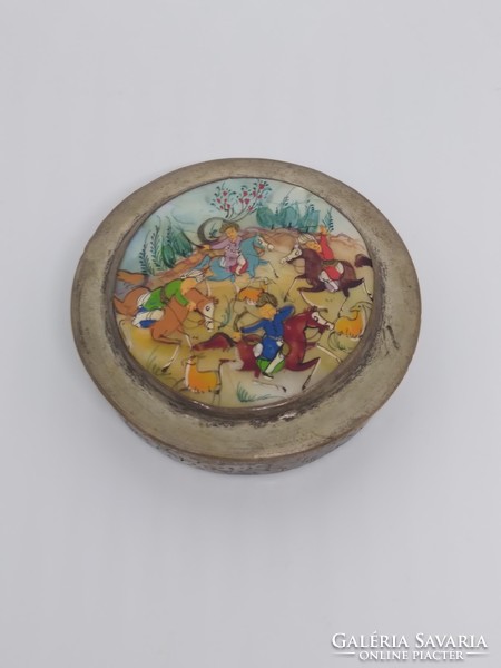 Keleti, perzsa jelenetes régi szelence, púderes doboz gyöngyházra kézzel festett sok alakos, jelenet