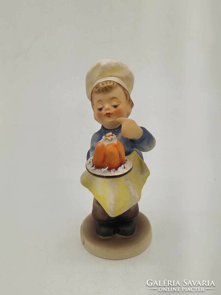 Hummel figure baker 128 cook boy with cake tmk5 10.5Cm