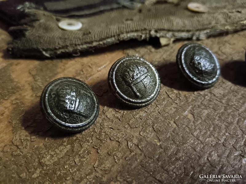 World War 2 military uniform insignia and buttons (what remains of the uniform., Militaria