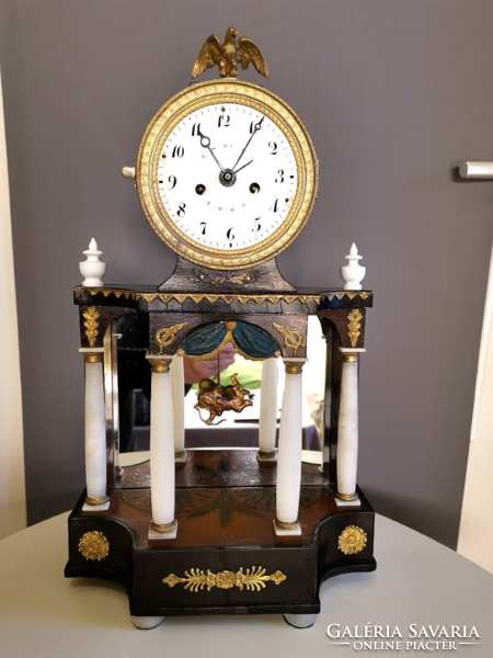 Gyönyörű felesütős empire asztali óra, cca. 1820