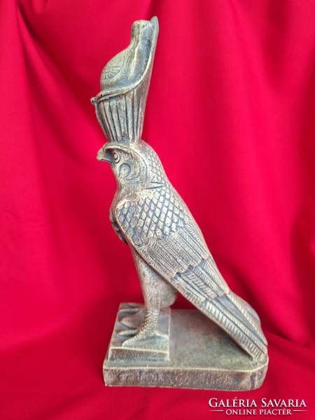 Egyiptomi kő szobor, madár mitológiai figura
