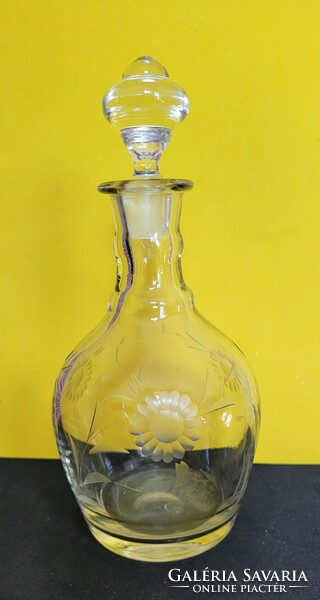 Polished glass wine jug with glass stopper and 8 wine glasses