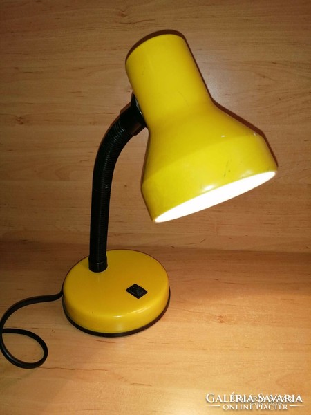 Retro metal adjustable table lamp
