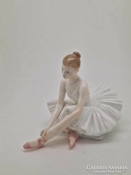 Royal Worcester limited edition English porcelain ballerina 12.5cm