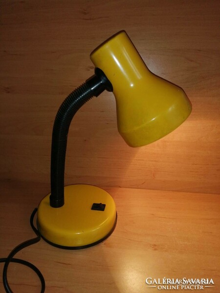 Retro metal adjustable table lamp