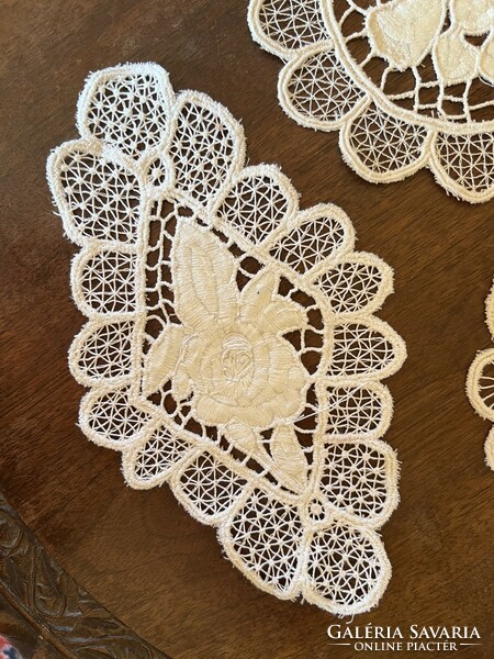 3 Small white Kalocsa risels and a small crochet tablecloth in one