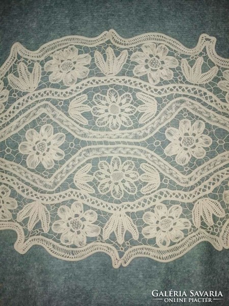 Very nice cream-colored lace tablecloth 51*97 cm (a7)