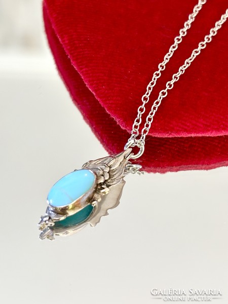 Shiny silver necklace and pendant with turquoise inlay