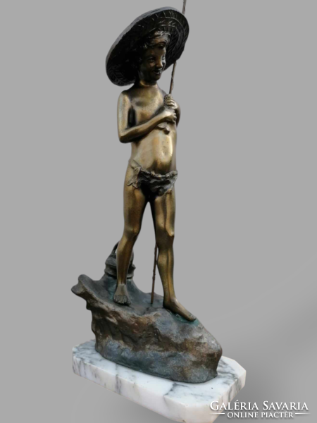 Copper statue of a boy with a hat - 38 cm