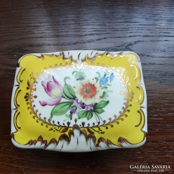 Herend bonbonier with yellow, floral, gold decoration