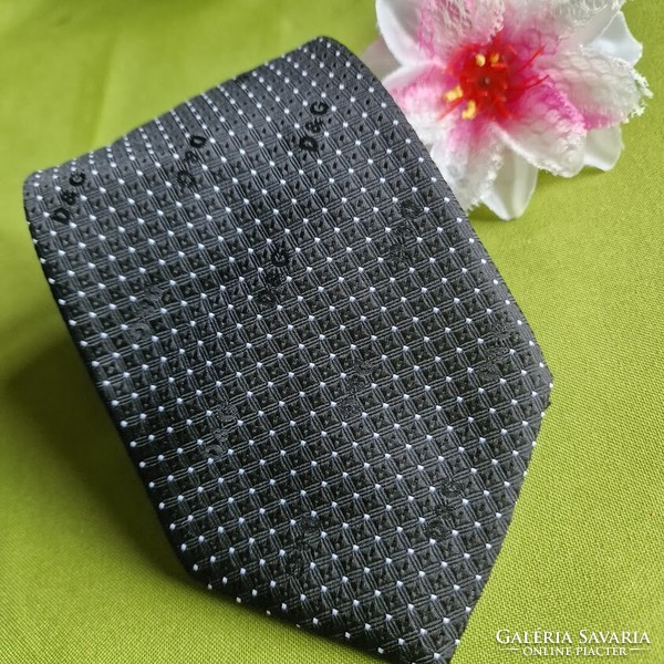 ESKÜVŐ NYK49 - Fekete alapon fehér apró pöttyös - selyem nyakkendő