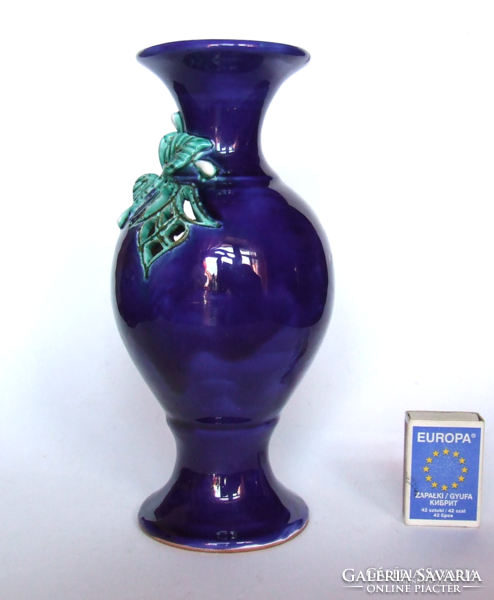 Morvay Zsuzsa türkiz és kék áttört mintás, csipkés váza