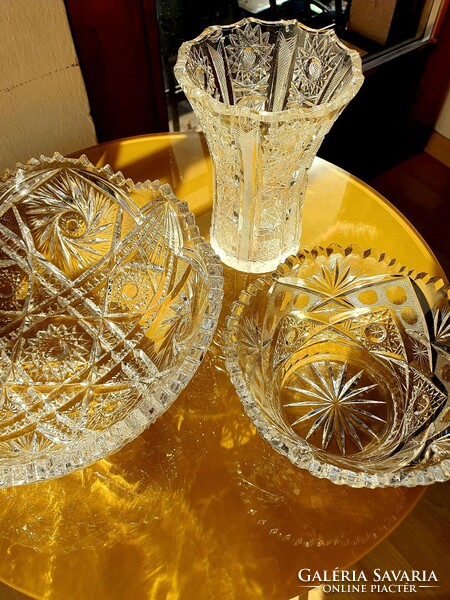 Bohemia kristály trió: váza, kínáló és asztalközép.