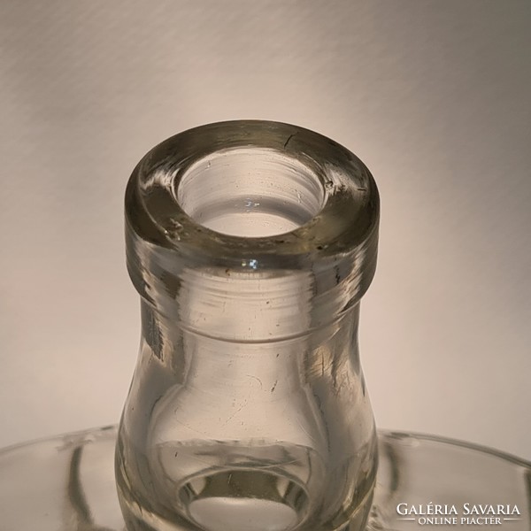 "Gschwindt" bordázott oldalú likőrösüveg (2971)