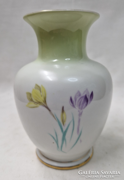 Hollóházi virágmintás halvány zöld nyakú szépen aranyozott hibátlan állapotú porcelán váza 15 cm.