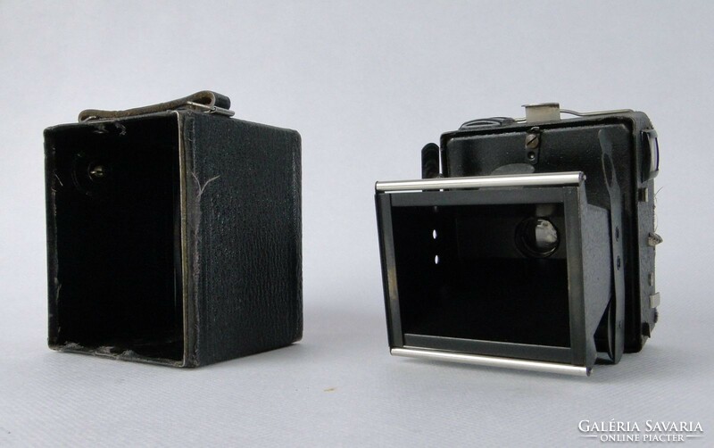 0J803 old duplar box camera in leather case