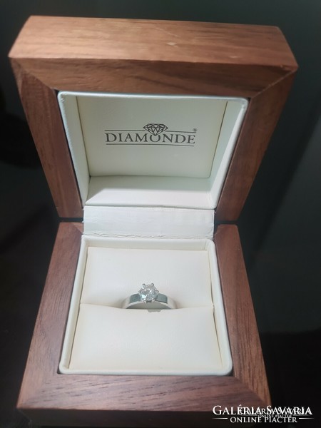 Gyémánt eljegyzési gyűrű 0,59 karátos brilliánssal!