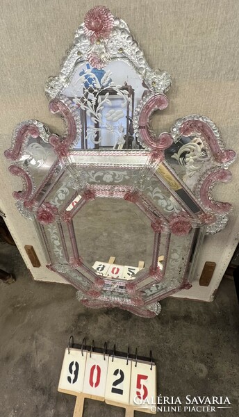 Venetian mirror, in beautiful condition, size 125 x 75 cm. 9025