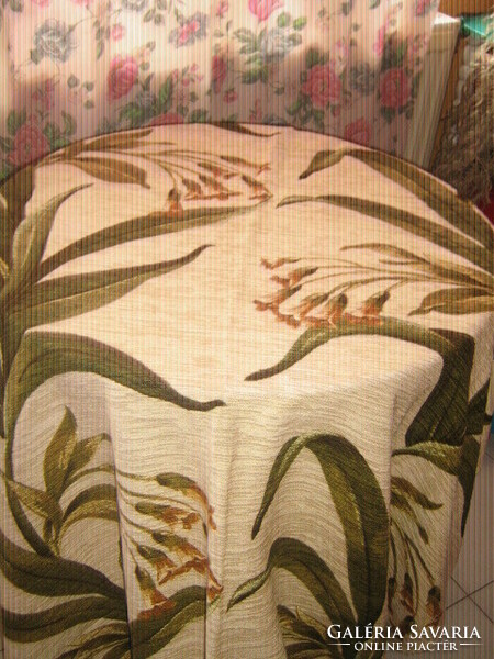 Huge bedspread with a beautiful flower pattern