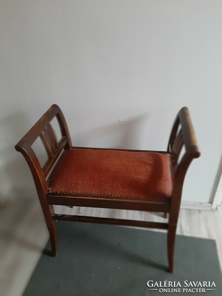 Szép patinás etrüszk szék