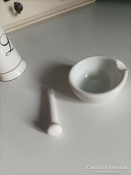 Gyógyszertári, laboratóriumi porcelán mozsár örlővel Haldenwanger Berlin