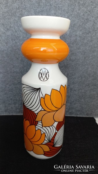 Retro Hollóháza porcelán váza, jelzett, számozott, hibátlan, 22 cm, nyílásának átmérője: 6,8 cm.