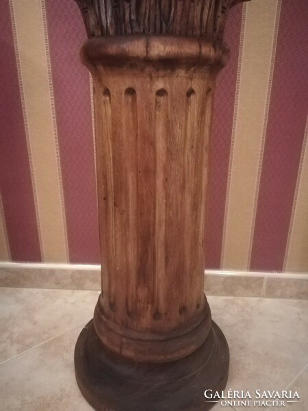 Corinthian statue support column, early 20th century decorative, carved wooden column. 100 cm high.