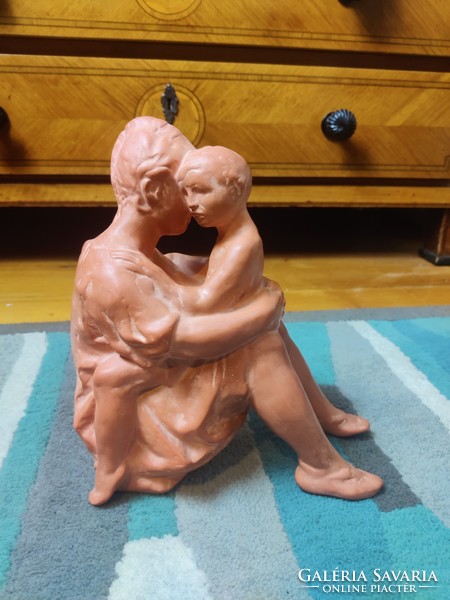 Mother with her child statue