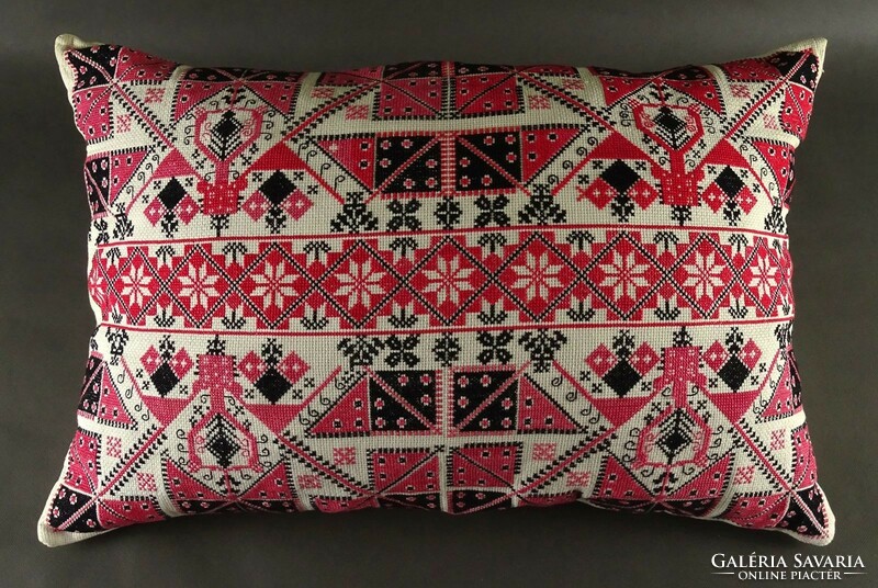 1Q757 embroidered red-black cross stitch decorative pillow 40 x 62 cm