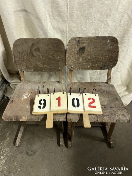 Pair of vintage chairs, made of wood, size 76 x 39 x 38 cm. 9102