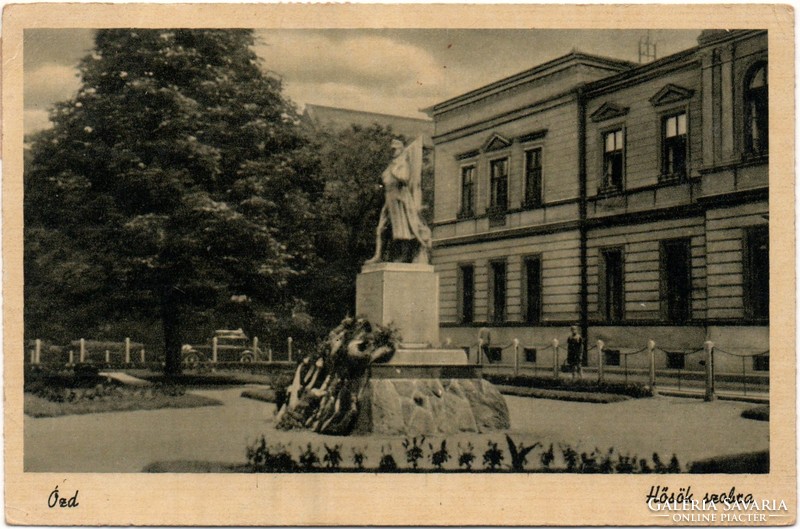C - 293 running postcard Ózd - statue of heroes 1951 (barasits photo)