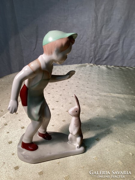 Aquincumi porcelán fiú nyuszival 15 cm.