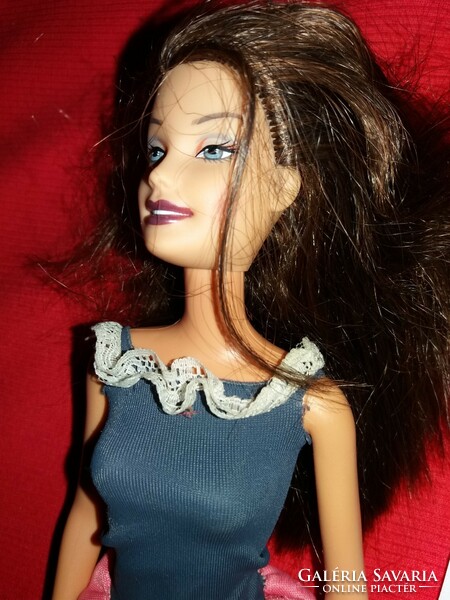 1999.eredeti MATTEL játék Barbie barna hajú baba a képek szerint B82N