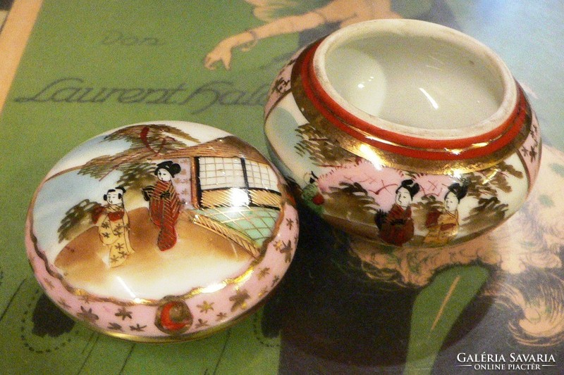 Japanese porcelain hand-painted bonbonier