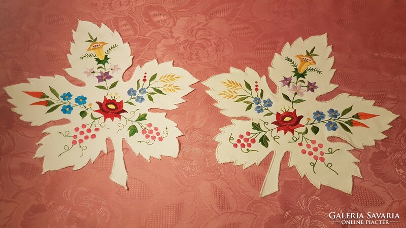 2 Kalocsa pattern grape leaf-shaped hand-embroidered tablecloth 35 cm x 35 cm
