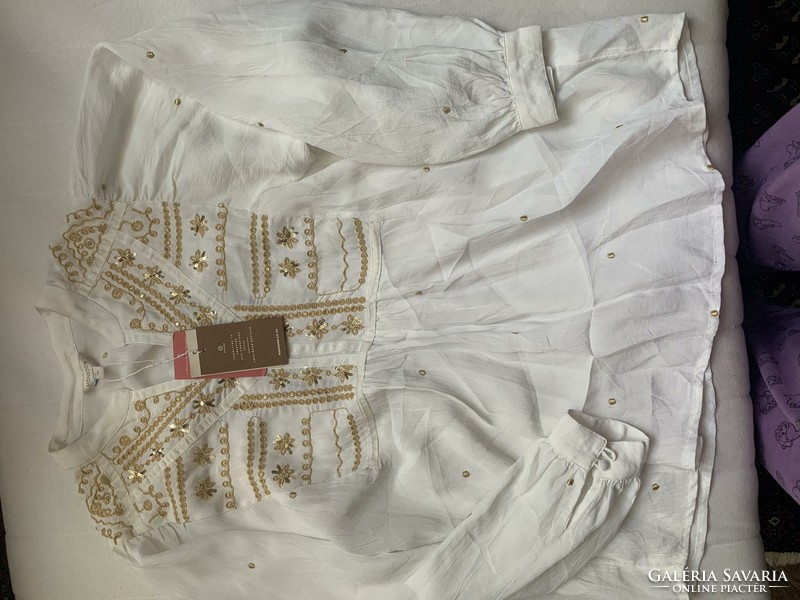 Off-white embroidered, sequined monsoon blouse size 40-42