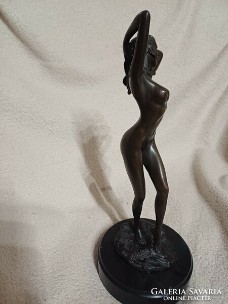 Bronze statue of a female nude, approx. 25 cm high, there are hairline cracks on the pedestal.