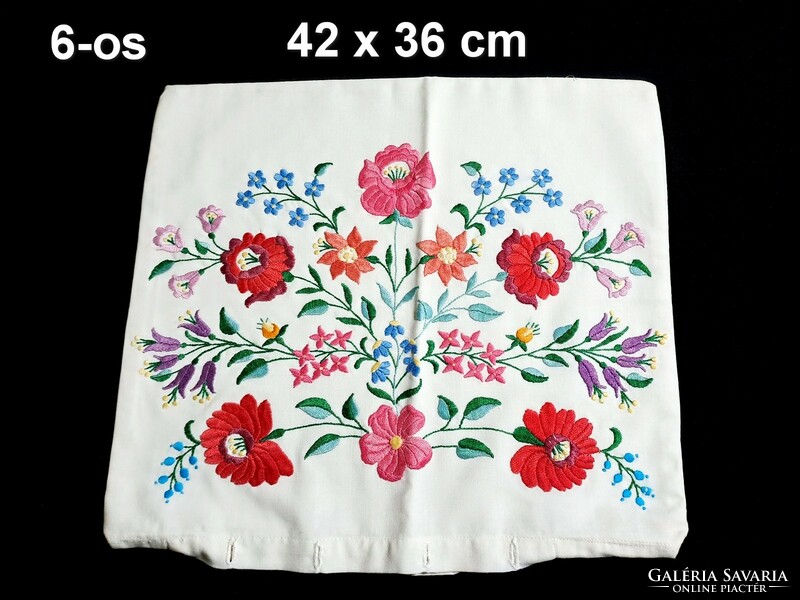 Pillow cover embroidered with Kalocsa flower pattern, size of decorative pillow in the pictures