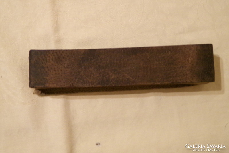 Old retro razor pine belt pine sharpening leather on a wooden frame 22x3cm