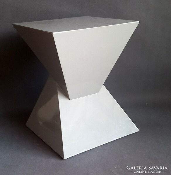 Giza pyramid modernist design chair, table negotiable